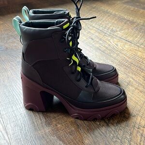 Sorel NWT Womens 6.5 Brex lace-up Waterproof Boots